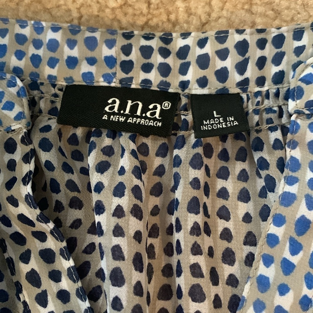 Lovely, Semi-Sheer a.n.a. Short Sleeve Blouse Size Large NWOT - Picture 2 of 5